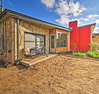 Retro Updated Blanco Abode Steps to Main St. - Accommodation Houston