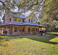 Riverfront Home with Shaded PorchHotTub by DT Blanco - Accommodation Houston