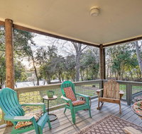 Riverfront House with Deck 7 Mi to San Marcos - Accommodation Houston