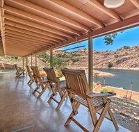 Rustic Lakefront House with Exotic Animals - Accommodation Houston