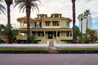 Schaefer Haus Mansion Accommodation Houston