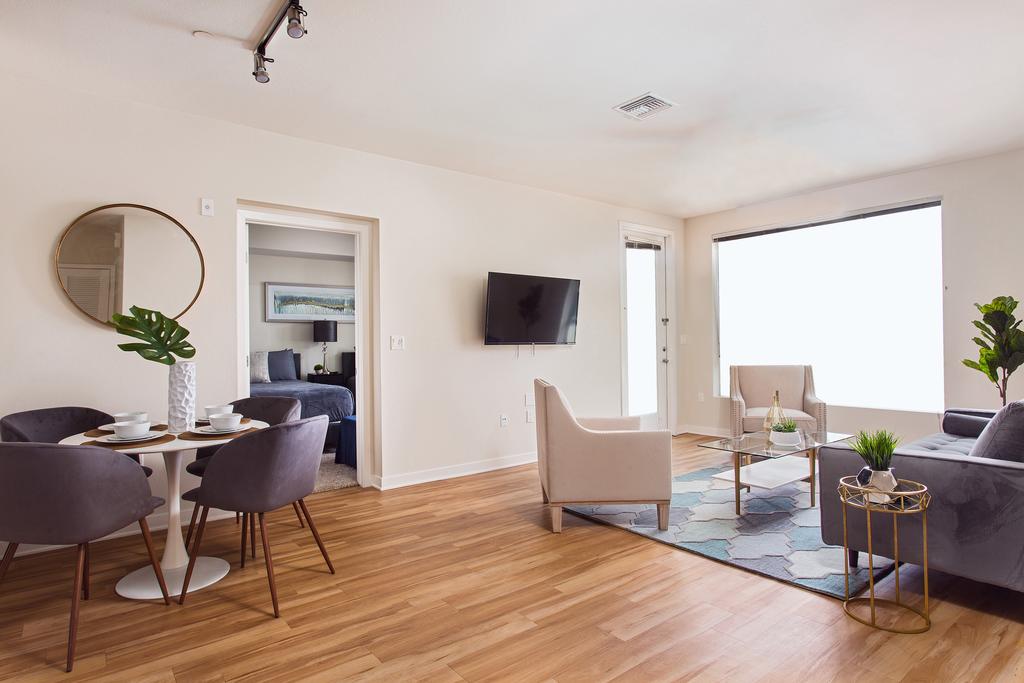 SD Stunning 2BR APT - thumb 0