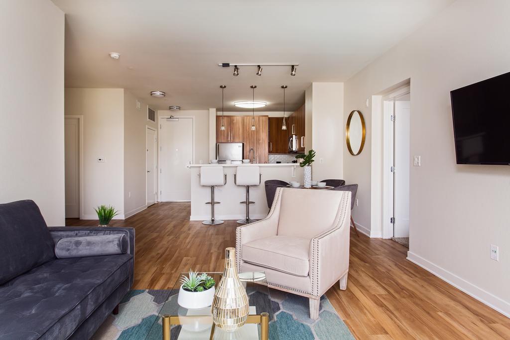 SD Stunning 2BR APT - thumb 3