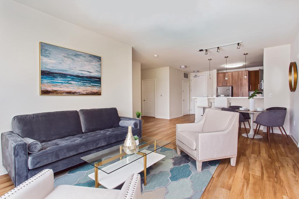 SD Stunning 2BR APT - thumb 2