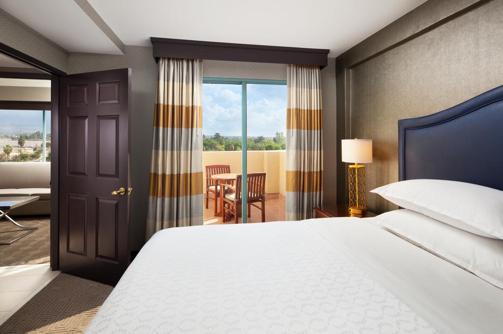 Sheraton Hotel Fairplex & Conference Center - thumb 3
