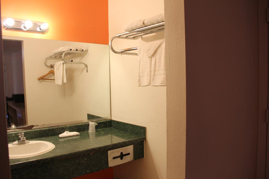 Sherman Inn - thumb 2