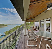 Shiraz Haus on Lake Travis - Accommodation Houston