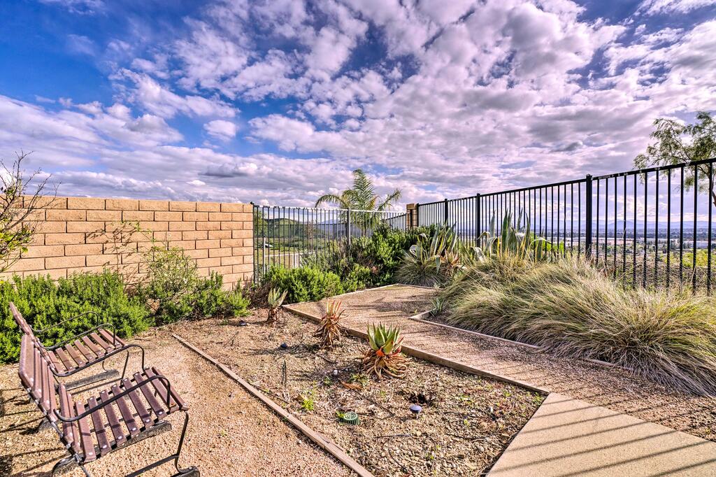 Single-Story San Bernardino Home With View! - thumb 0