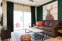 Sleek Apts in West Campus by WanderJaunt Accommodation Houston