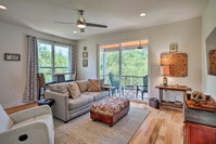 Spacious Getaway with Patio 3 Blocks to Lake Austin Accommodation Houston
