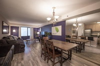 Stay Together on The Strip - 2 Bedroom Apartment Accommodation Houston