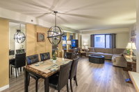 Stay Together on The Strip - 2 Bedroom Suite Accommodation Houston