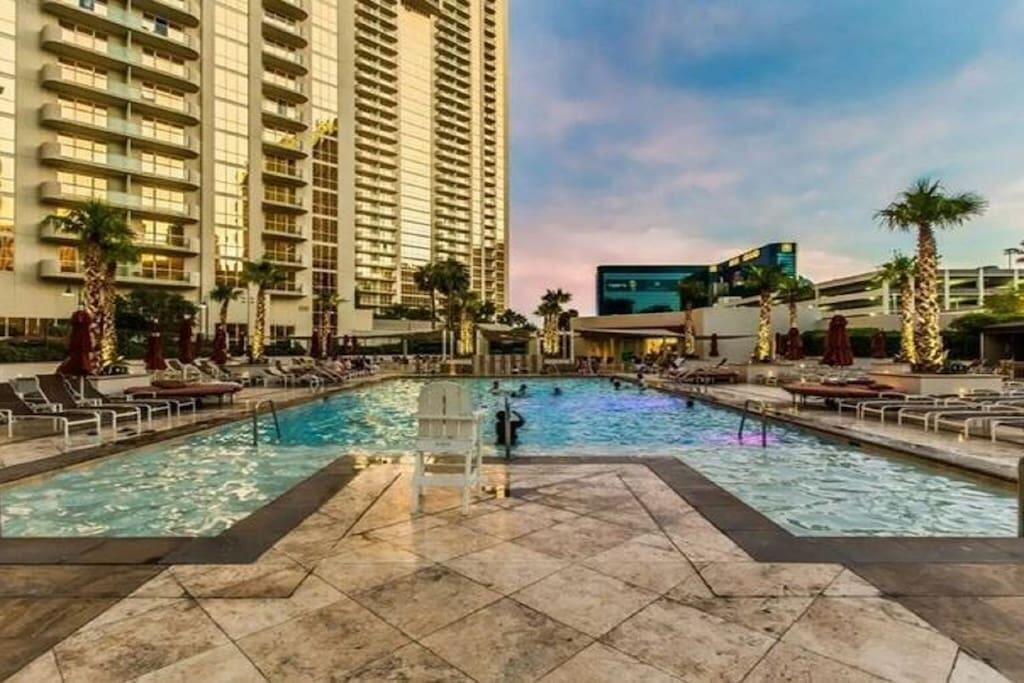 Strip View - No Resort Fee - Free Valet - MGM Condo 1519 - thumb 1