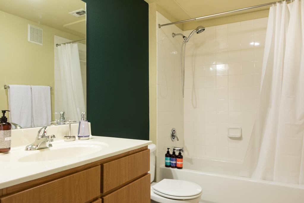 Stylish Apts In West Campus By WanderJaunt - thumb 1