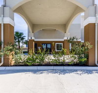 Super 8 by Wyndham Kenedy - Accommodation Houston