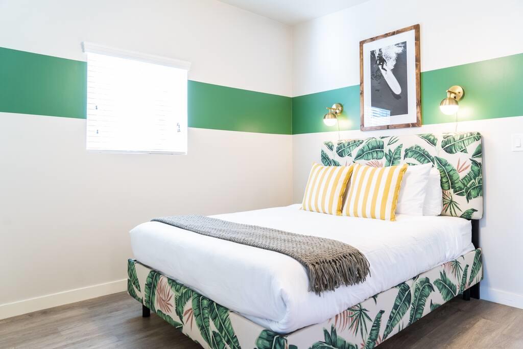 Surfer's 1BR Paradise Sleeps 4! 1/2 Block 2 Beach! - thumb 3