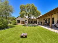 THE ARRIVE LUXURY RANCH ESTATE estate Accommodation Houston