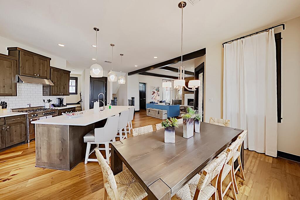 The Reserve: Lakefront Paradise W/ Private Hot Tub Home - thumb 2