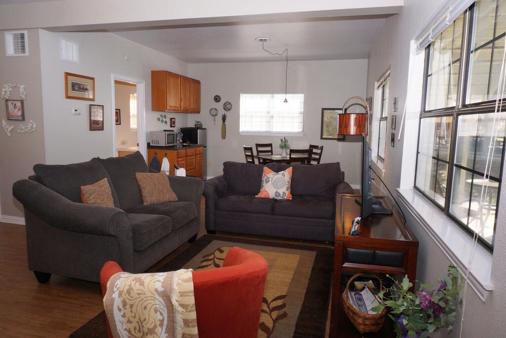 Two Dam Guest Cottages- River Studio - thumb 3