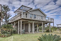 Updated Galveston Home w/ Deck - 150 Ft. to Beach Accommodation Houston