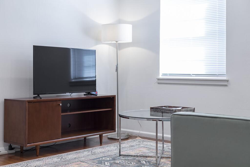 Viva Roma Montrose W/Parking, Coffee And Netflix