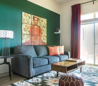 WanderJaunt - Braune - 1BR - East Riverside Accommodation Houston