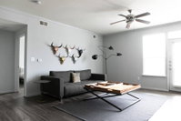 WanderJaunt - Luxe Downtown Austin Apts Accommodation Houston