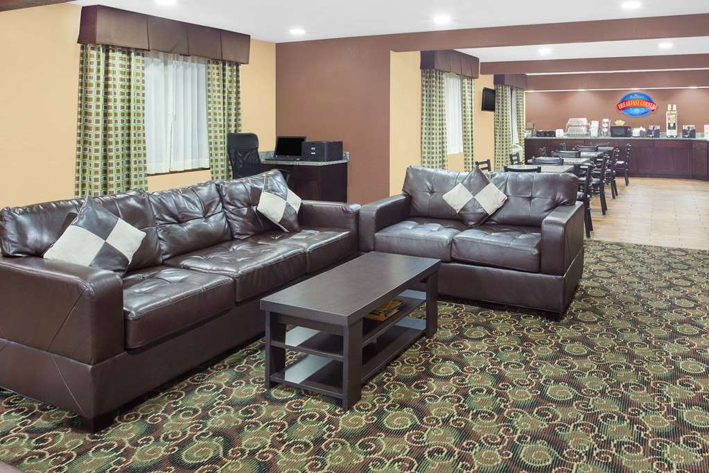 Baymont Inn & Suites Holland - thumb 1