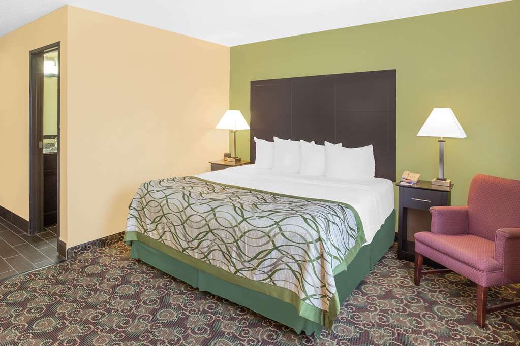 Baymont Inn & Suites Holland - thumb 5