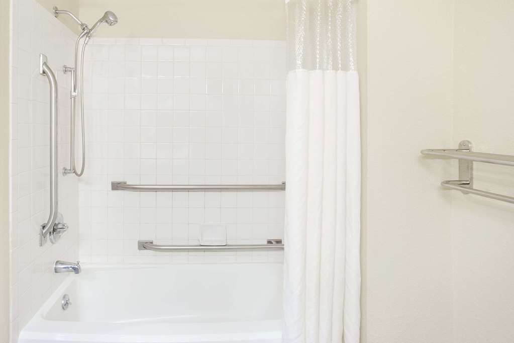 Baymont Inn & Suites Holland - thumb 7