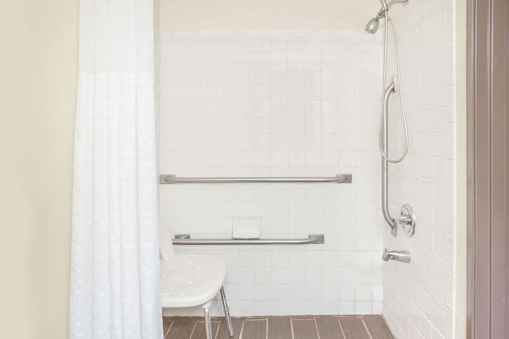 Baymont Inn & Suites Holland - thumb 8