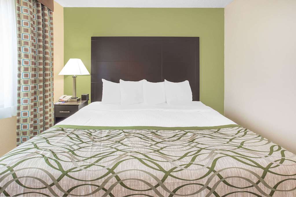 Baymont Inn & Suites Holland - thumb 11