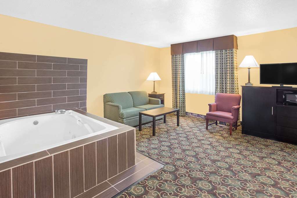 Baymont Inn & Suites Holland - thumb 12