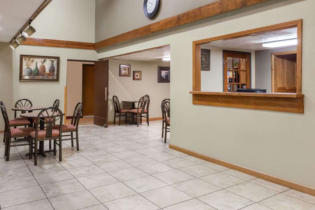 Super 8 Harrison - thumb 3