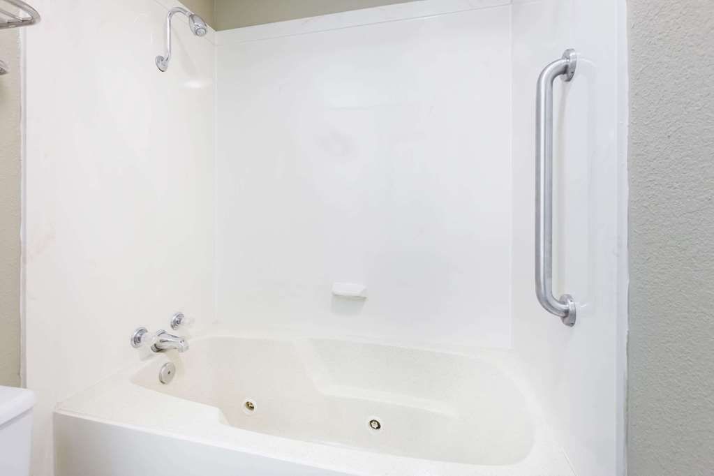 Super 8 Harrison - thumb 6