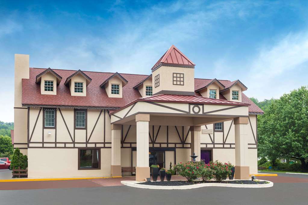 Baymont Inn & Sts Conference Cntr Alpine - thumb 0