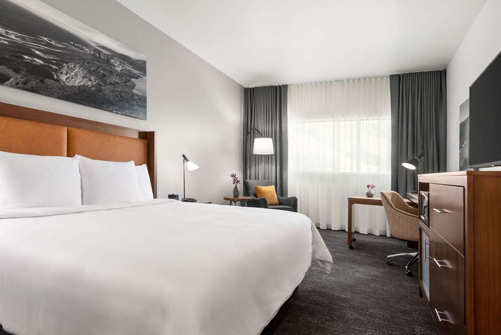 La Quinta Inn & Suites Downtown - thumb 5