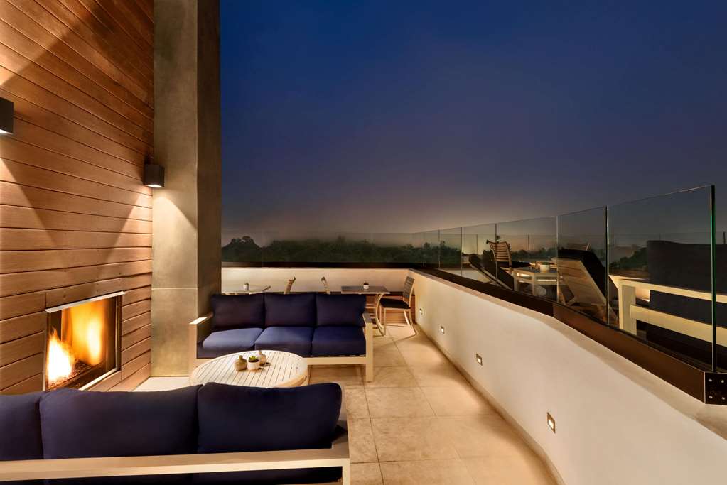 La Quinta Inn & Suites Downtown - thumb 8