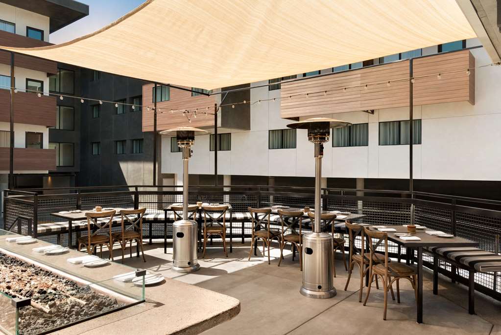 La Quinta Inn & Suites Downtown - thumb 11