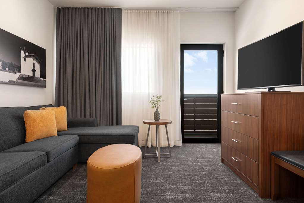 La Quinta Inn & Suites Downtown - thumb 13