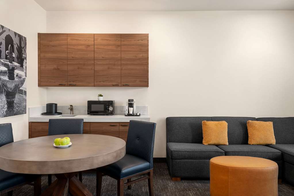 La Quinta Inn & Suites Downtown - thumb 14