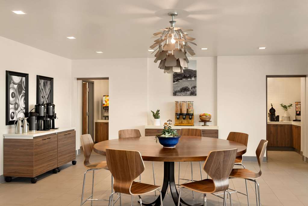 La Quinta Inn & Suites Downtown - thumb 17