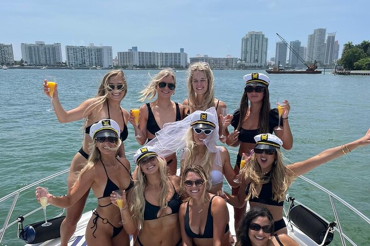 Yacht Rental In Miami, FL - thumb 5