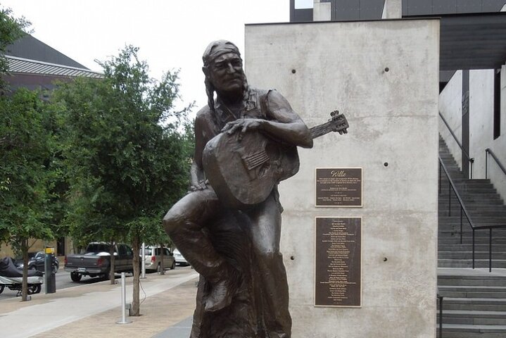 Austin Scavenger Hunt: Birds, Bats, BBQ And Bass - thumb 3