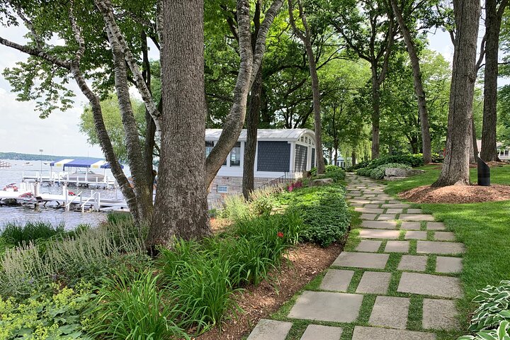 Geneva Lake Shore Path: Uncover 21 Miles Of Stories On A Self-guided Audio Tour - thumb 0