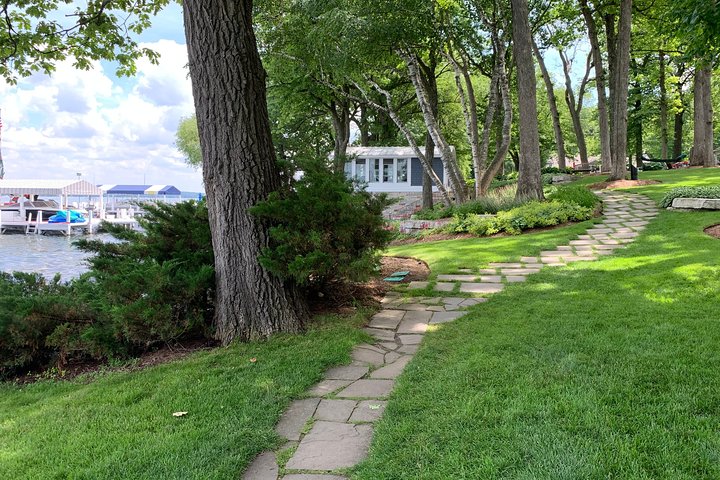 Geneva Lake Shore Path: Uncover 21 Miles Of Stories On A Self-guided Audio Tour - thumb 1